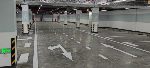 停車場劃線解析，高效利用空間，5300平米可容納多少停車位？